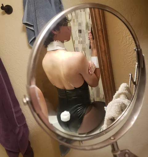 18 starting collage tomorrow a virgin! Kinda nervous >~<