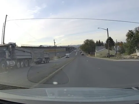 Guy Splits Lanes to Block Open Lane [oc]