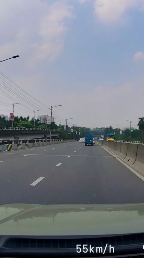 Truck losing control and narrowly avoiding overturning on the road..