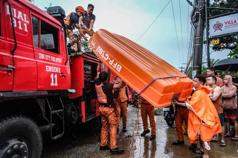 Look: Aftermath of Typhoon Tino in Cebu pics from Sunstar Cebu