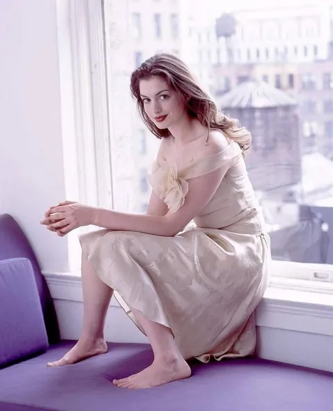 Anne Hathaway (1999)