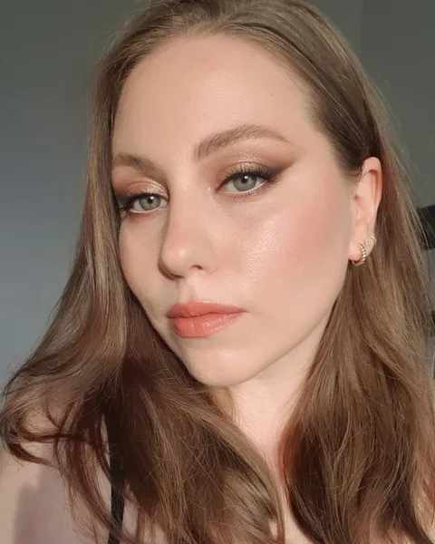 Blended eyeliner and glowy skin