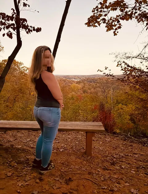 Our current situation, having a little fun on a hike again this afternoon. Starting to get chili tho. Love her body, However she hates it. She loves reading the comments and messages tho