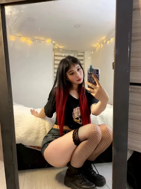 18 and still trying to find a bf who eats pale wasian goth booty