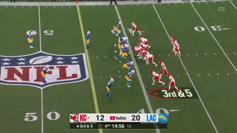 [Highlight] Patrick Mahomes makes absurd flip to JuJu Smith-Schuster for first down