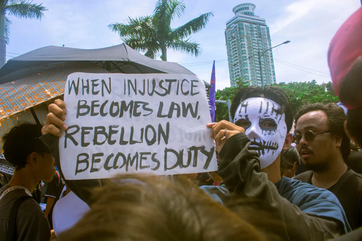 Some of the photos na napitik ko during Yung Lonita Rally and Ayala Bridge Riot (oc)