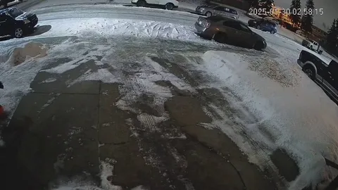 Canadian Man chases a thief in his underwear in freezing temperatures 😂