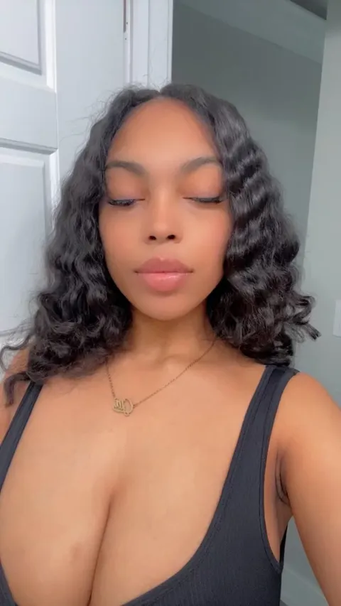 Only 20 yrs old carrying these thangs around [reveal]