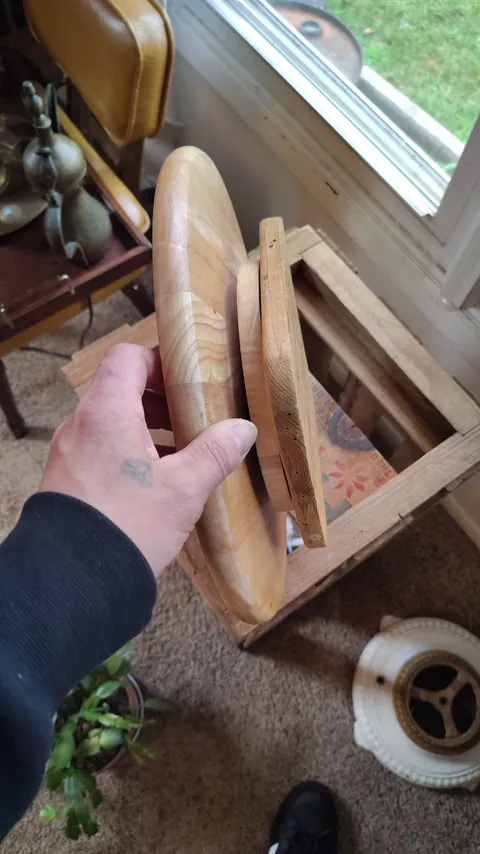 Daily hack : 0005 -lazy Susan under large plants allows for adjustment