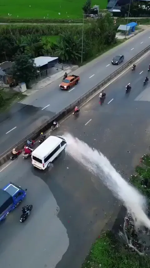 Lorry driver shielded everyone from a burst pipe