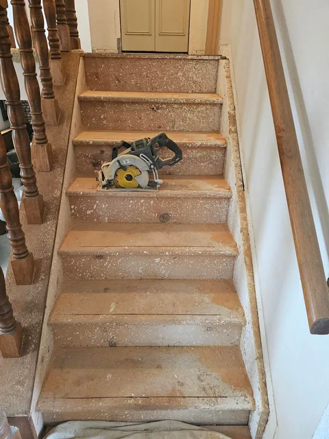 Stairs from carpet to LVP