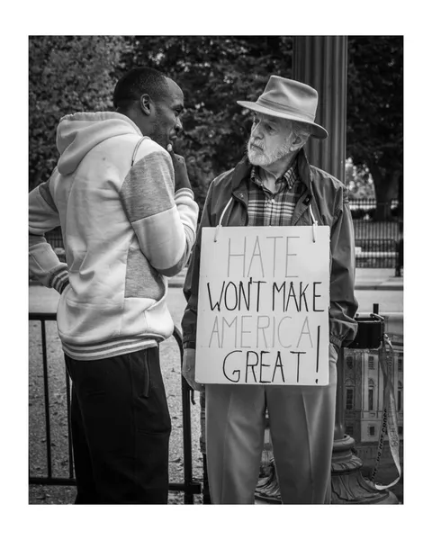 ITAP of a conversation outside of the WhiteHouse