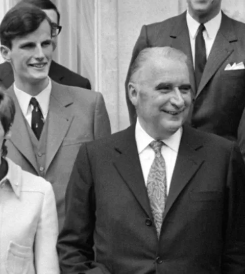 Une image des 2 seuls premiers ministres censurés de la Ve République, 1971