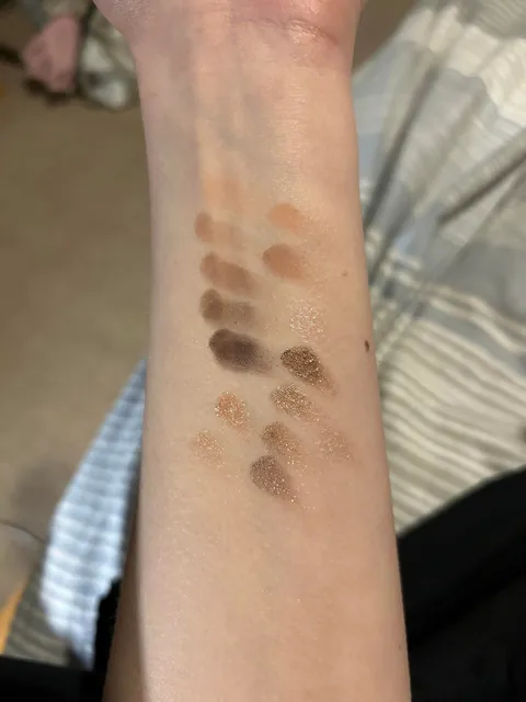 Got my first Natasha Denona palette and I hate the quality