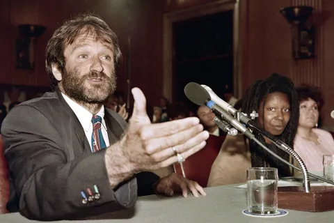 Robin Williams and Whoopi Goldberg testifying before a Senate committee hearing on the Homelessness Prevention and Revitalization Act of 1990