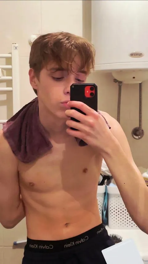 would you shower with a 5”4 submissive twink