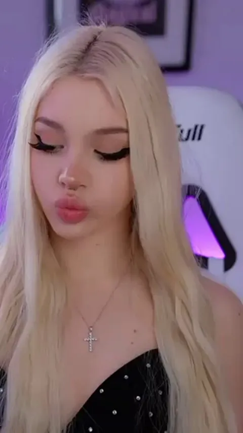 I want to be Alice Delish, you want to be Alice Delish, we all want to be Alice Delish (Unless you're an Alpha :3)