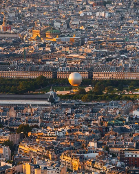 The golden balloon of the olympic flame is rising again in Paris