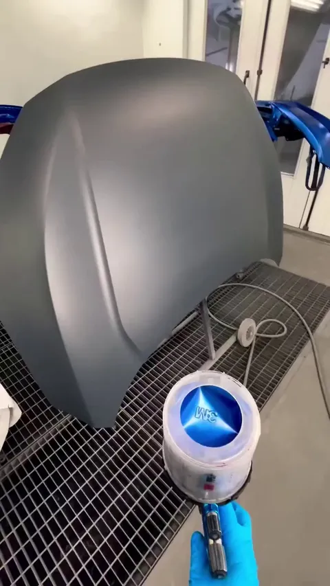 Spray Painting Car's Bonnet