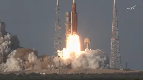 WE HAVE LIFT OFF! Artemis II is going for the Moon 🌎🚀🌘