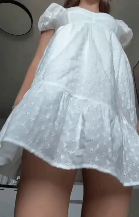 Dresses look better without panties