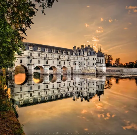 Chateau de Chenonceau, with its gallery spanning the River Cher, is the most peculiar and probably most beautiful castle in the Loire, in France. It was rebuilt, furnished, and transformed between 1514 and '76 by women of different temperaments, and is known as the Ladies' Castle... [1301x1280] [OC]
