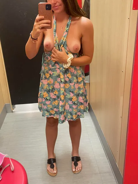 Didn’t really care for the dress but here’s my boobs 🤗