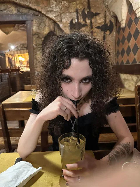 22f from italy - do your worst