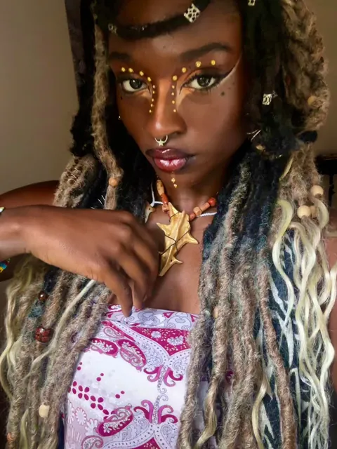 I love adding gems to my makeup ✨