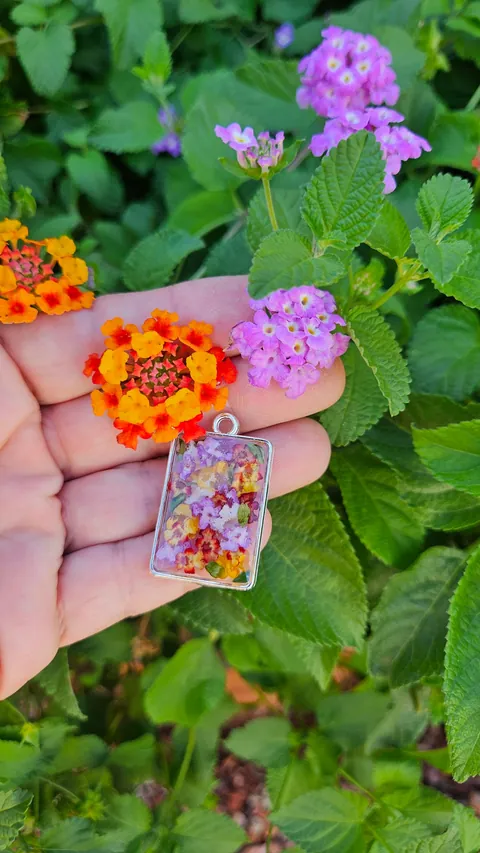 Preserving my flowers to make charms 🫶🌻💐