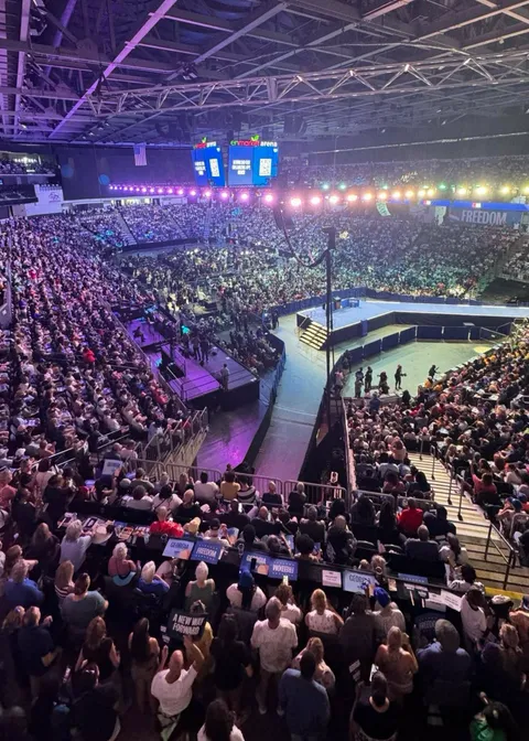 Packed Harris/walz rally in Savannah, Georgia