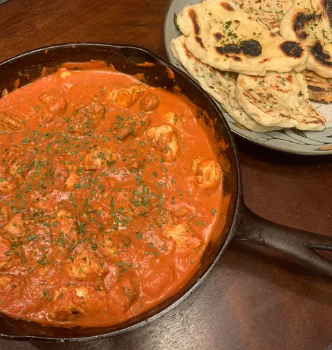 [homemade] Chicken Tikka Masala with homemade naan bread