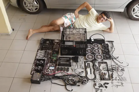 Me and exploded view PC after 4 years without proper cleaning.