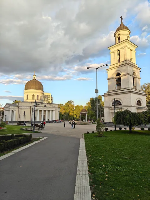 Some pictures from Chisinau, the strangest capital city in Europe