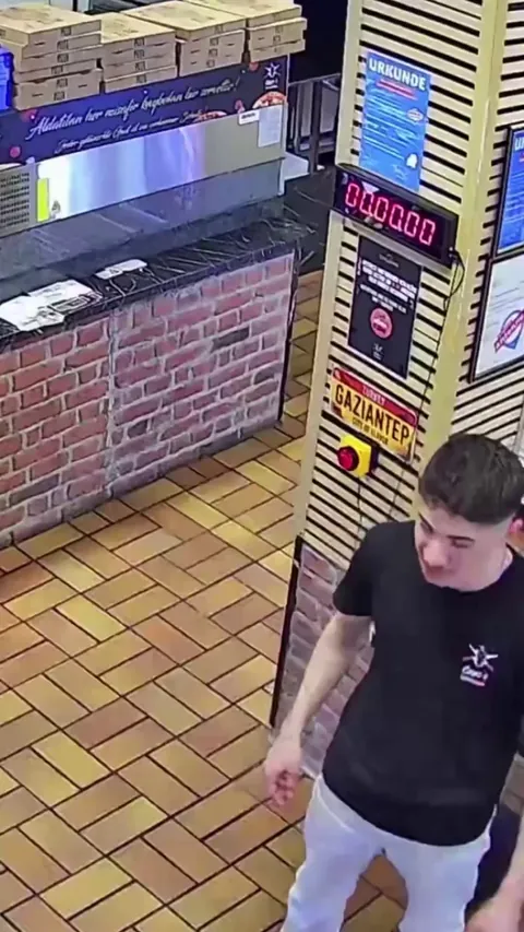 German restaurant offers free meals to customers who can stop a timer at precisely 10 seconds. A difficult task which a child surprisingly succeeds at.