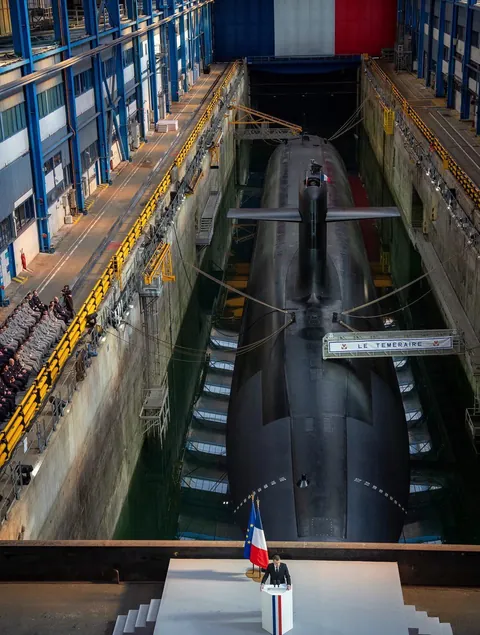 The staging of Macron's speech on nuclear deterrence... Just wow