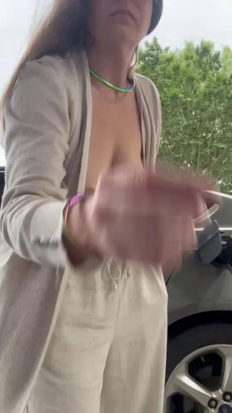 The attendant liked what he saw