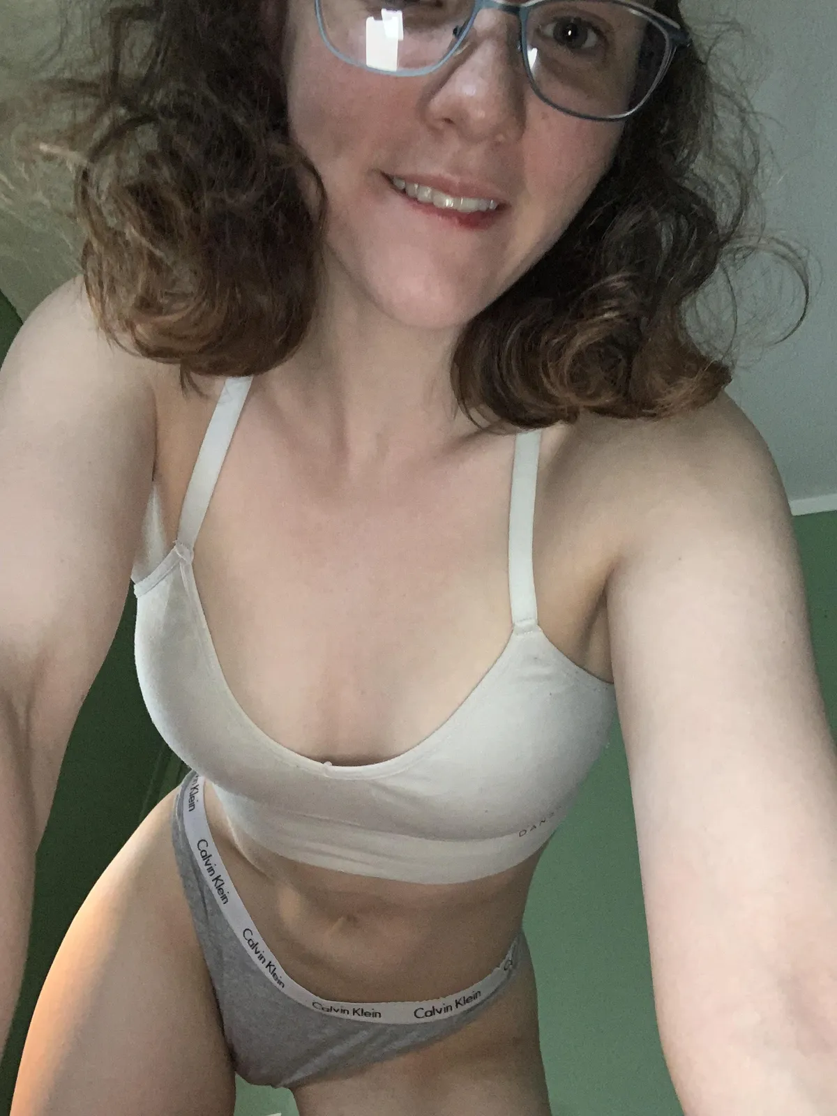 Bra, panties, and freckles…oh my😏