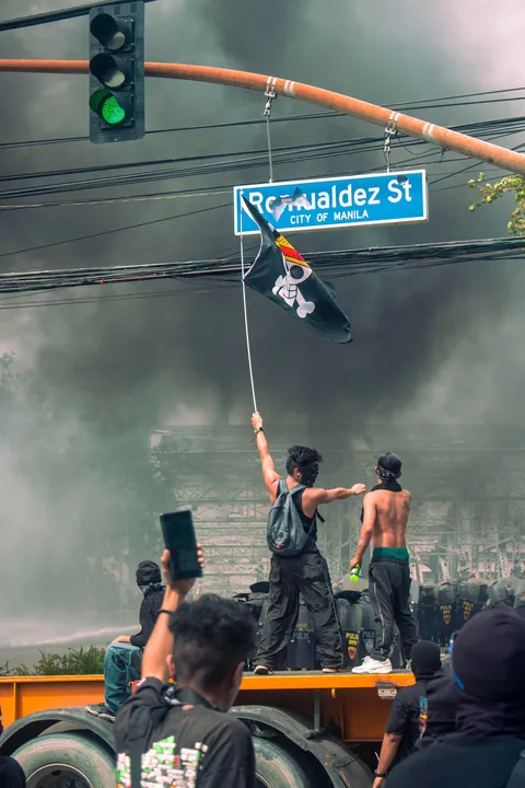 Some of the photos na napitik ko during Yung Lonita Rally and Ayala Bridge Riot (oc)