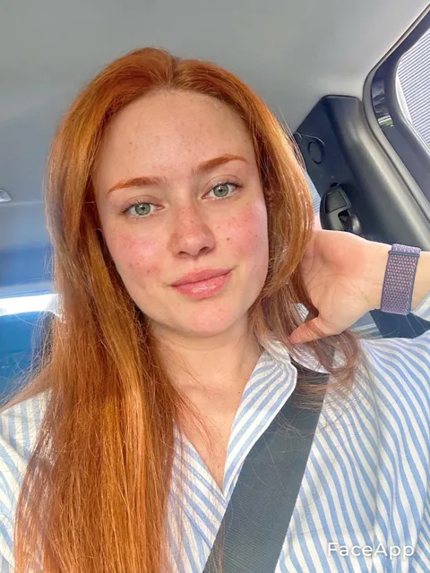 No makeup, no filter and horny. Happy Friday 