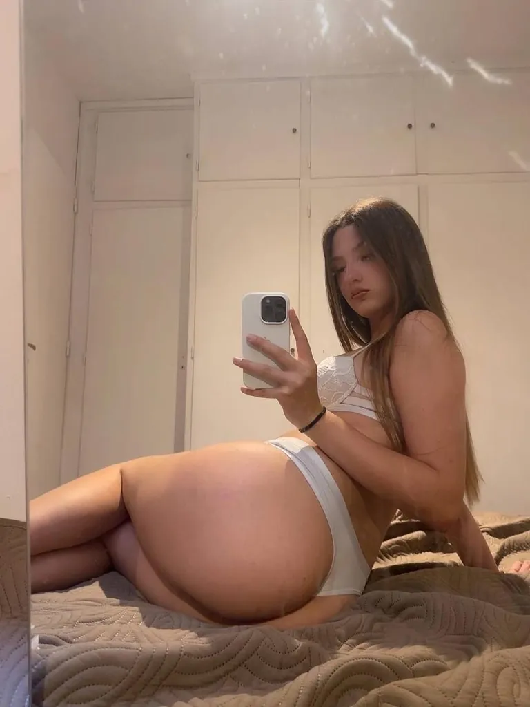 F18 would you sm ash or pa ss hmm 🤭🙈💦