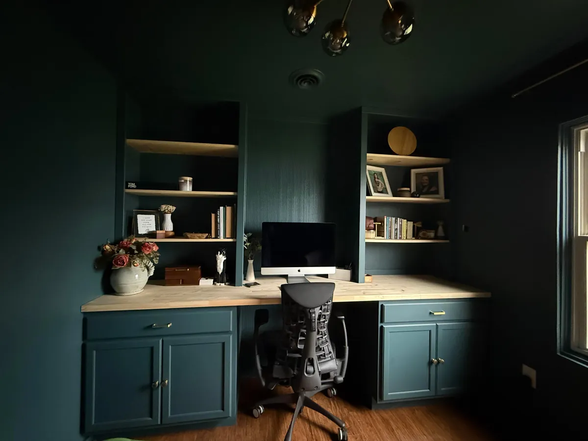 My amazing husband built me these built in bookcases with a desk for Christmas! I’m the dreamer and he’s makes all of my dreams come true! What do you guys think? Will you show him some love?! 