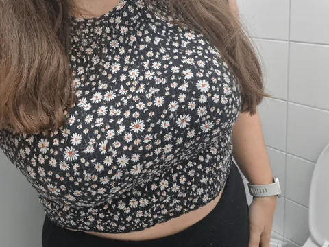 Liebe Grüße aus der Schule.. 🤭 (f)