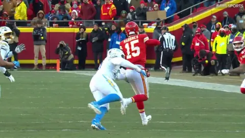 [Injury] LAC vs KC - Patrick Mahomes goes down with an injury