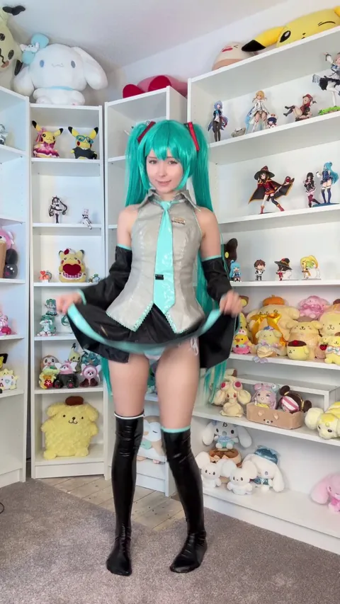 Vocaloid Hatsune Miku by SushiBunniii