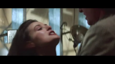 Demi Moore - Disclosure (1994)