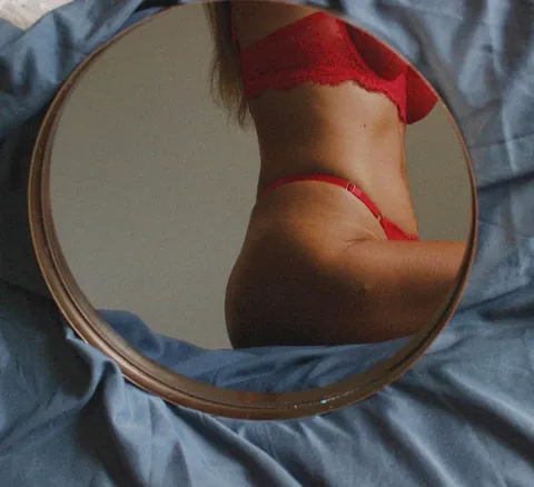 Mirror mirror… tell me who’s the naughtiest?