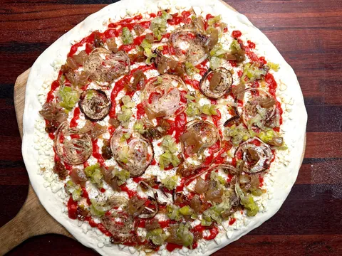 [Homemade] garlic and onion pizza