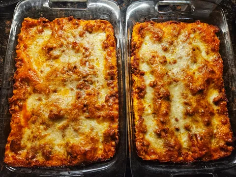 [homemade] Lasagna for neighbors.