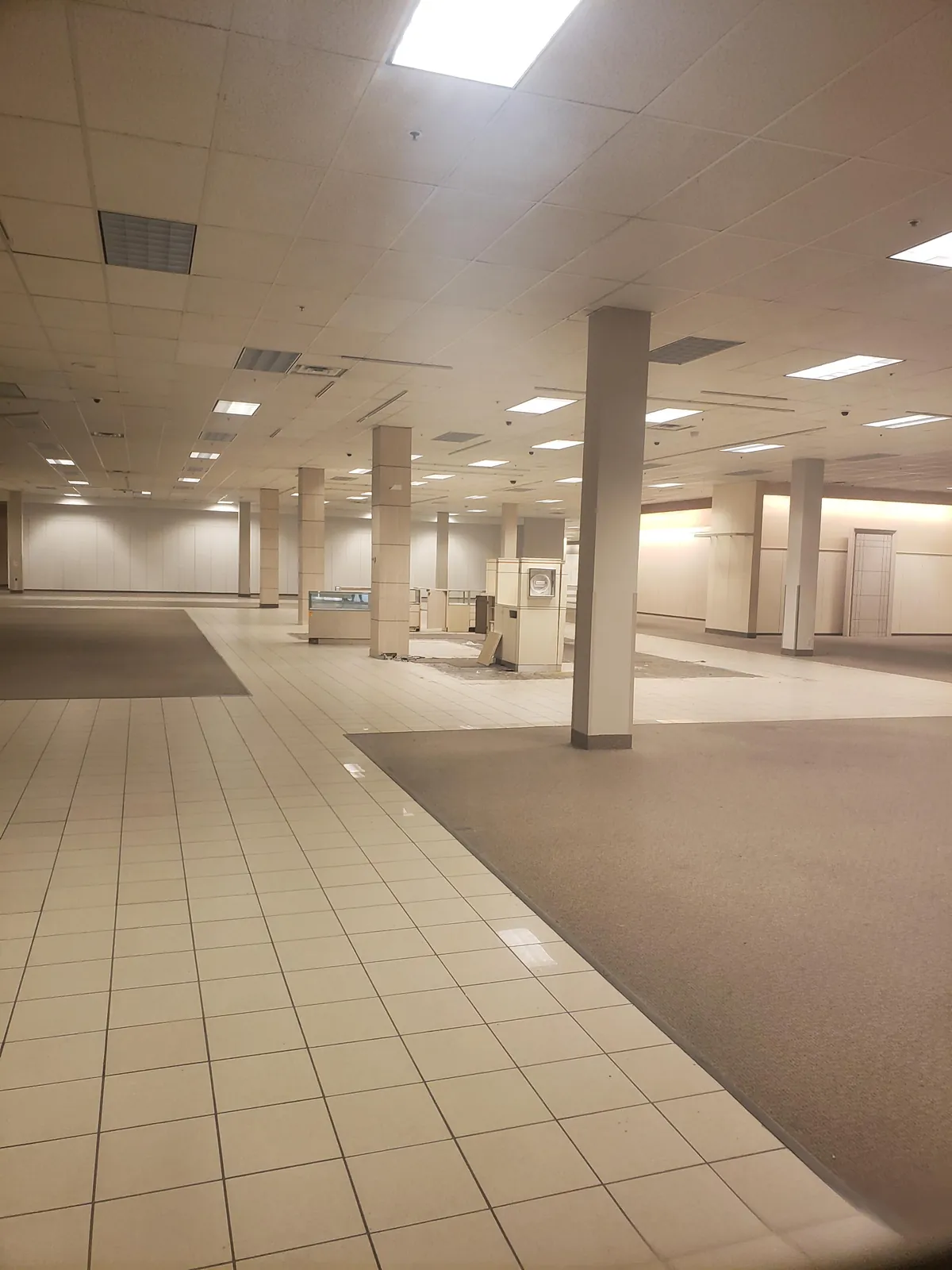 An abandoned Sears inside of my local mall [OC]